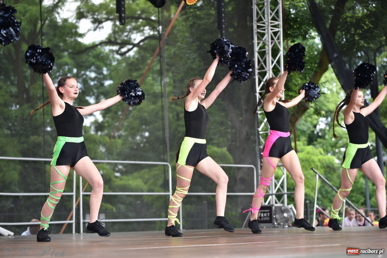 Zdjęcie w galerii na portalu naszraciborz.pl: I Ogólnopolski Mażoretkowy Zawrót Głowy Racibórz 2021 wiadomości z regionu