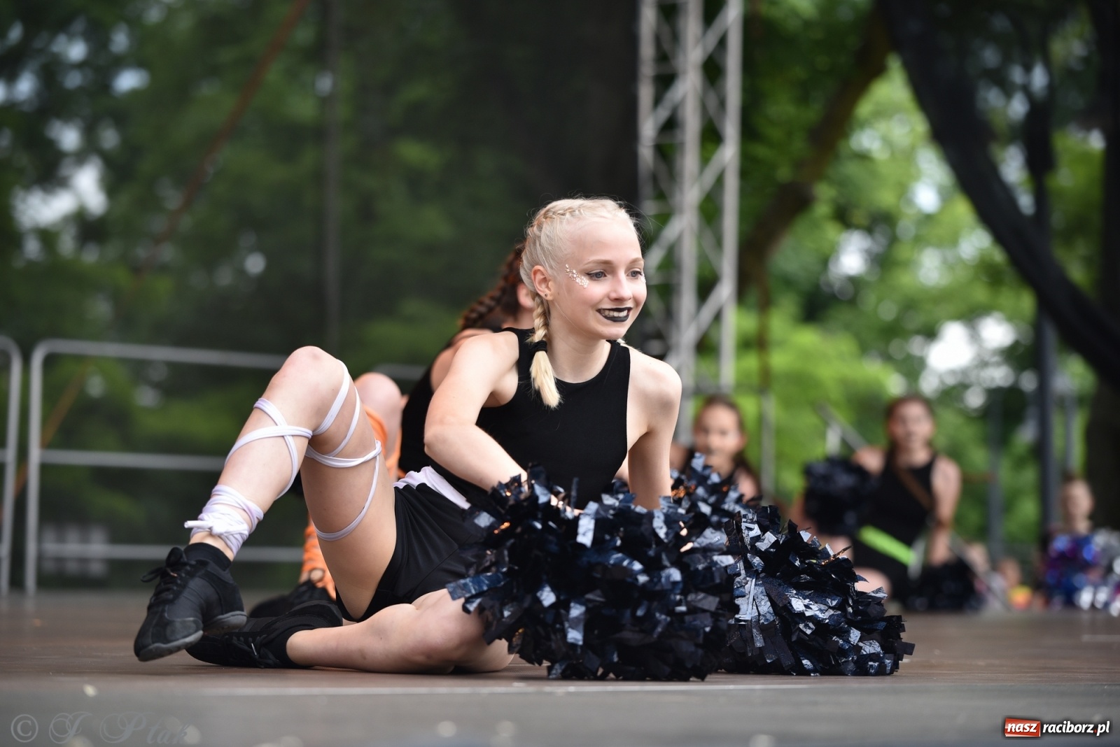 Zdjęcie w galerii na portalu naszraciborz.pl: I Ogólnopolski Mażoretkowy Zawrót Głowy Racibórz 2021 wiadomości z regionu