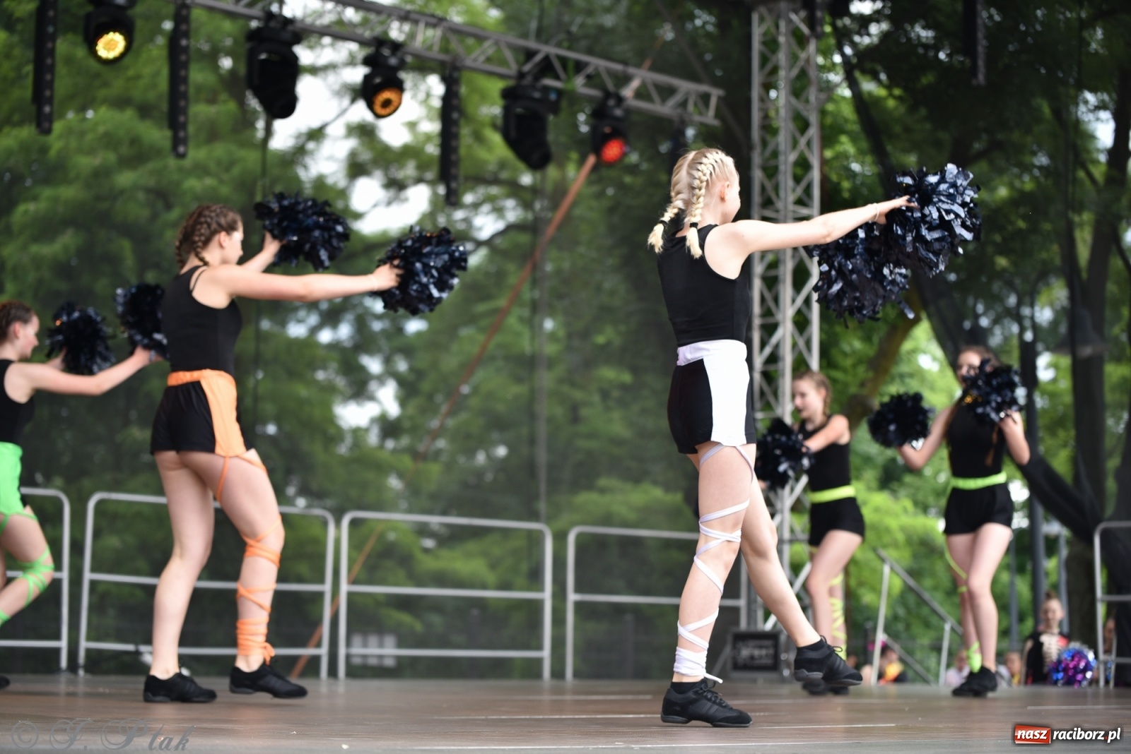 Zdjęcie w galerii na portalu naszraciborz.pl: I Ogólnopolski Mażoretkowy Zawrót Głowy Racibórz 2021 wiadomości z regionu