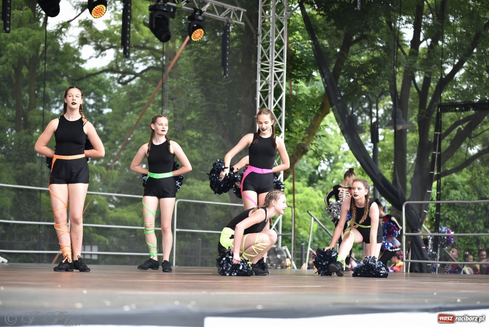 Zdjęcie w galerii na portalu naszraciborz.pl: I Ogólnopolski Mażoretkowy Zawrót Głowy Racibórz 2021 wiadomości z regionu