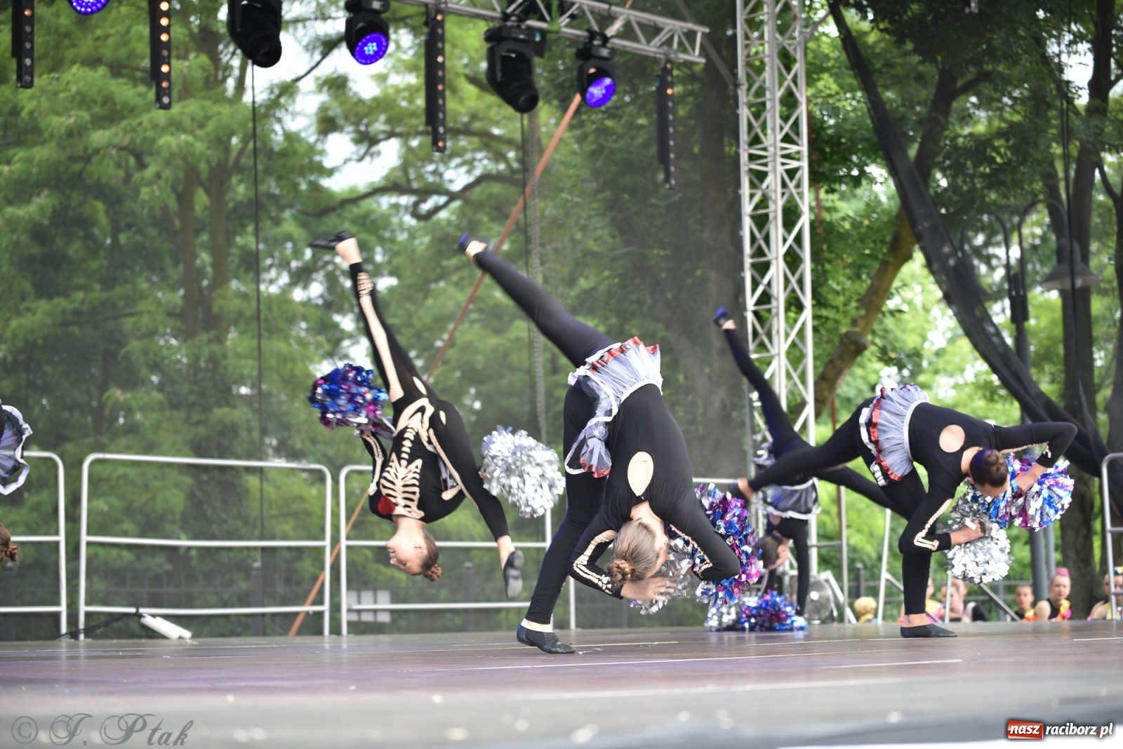 Zdjęcie w galerii na portalu naszraciborz.pl: I Ogólnopolski Mażoretkowy Zawrót Głowy Racibórz 2021 wiadomości z regionu