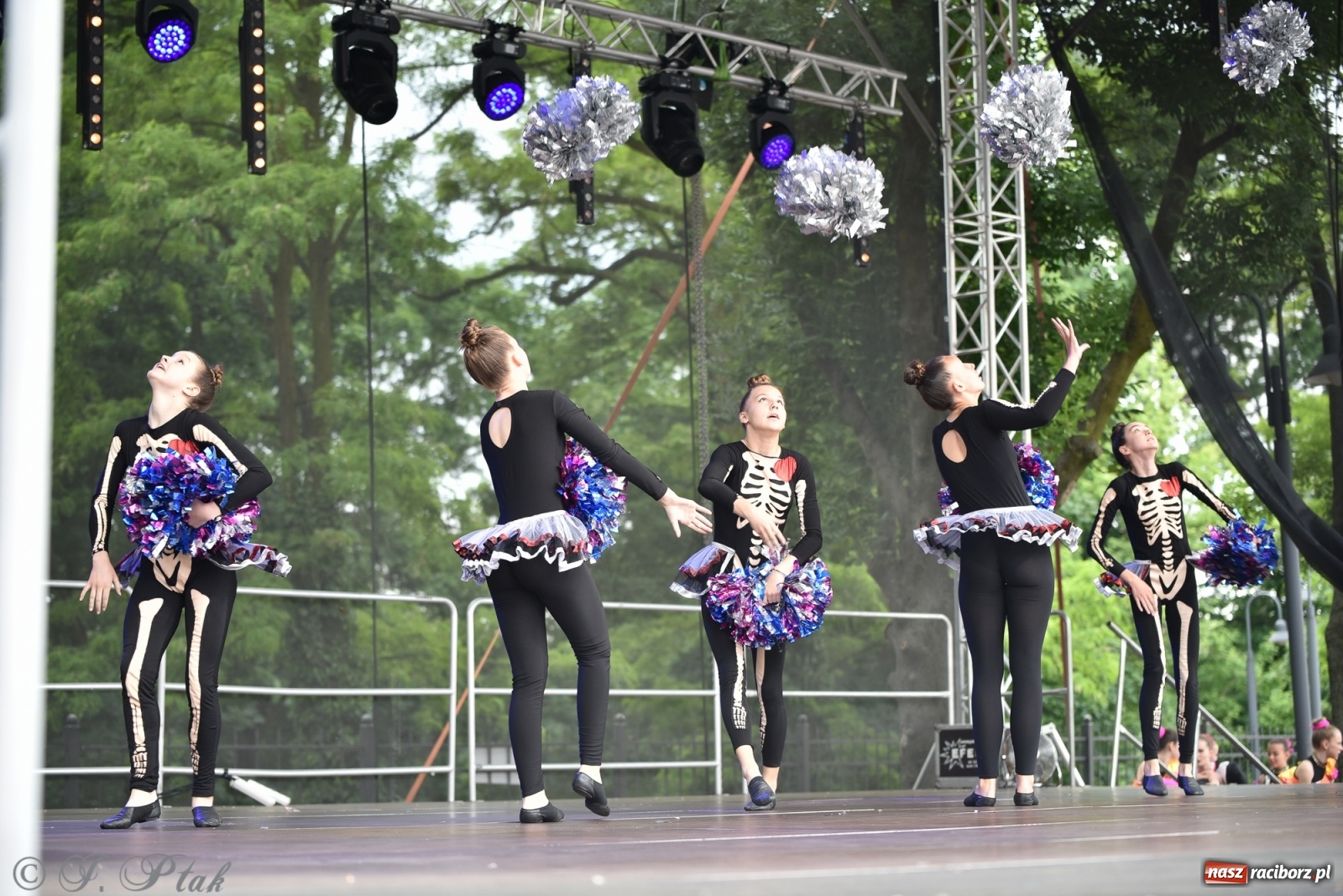 Zdjęcie w galerii na portalu naszraciborz.pl: I Ogólnopolski Mażoretkowy Zawrót Głowy Racibórz 2021 wiadomości z regionu