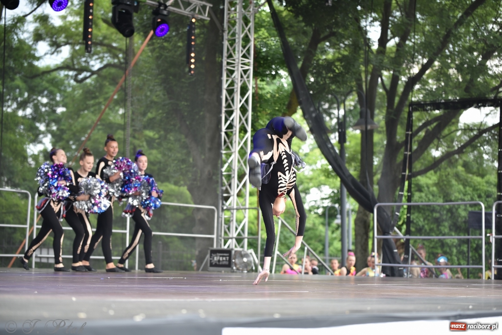 Zdjęcie w galerii na portalu naszraciborz.pl: I Ogólnopolski Mażoretkowy Zawrót Głowy Racibórz 2021 wiadomości z regionu