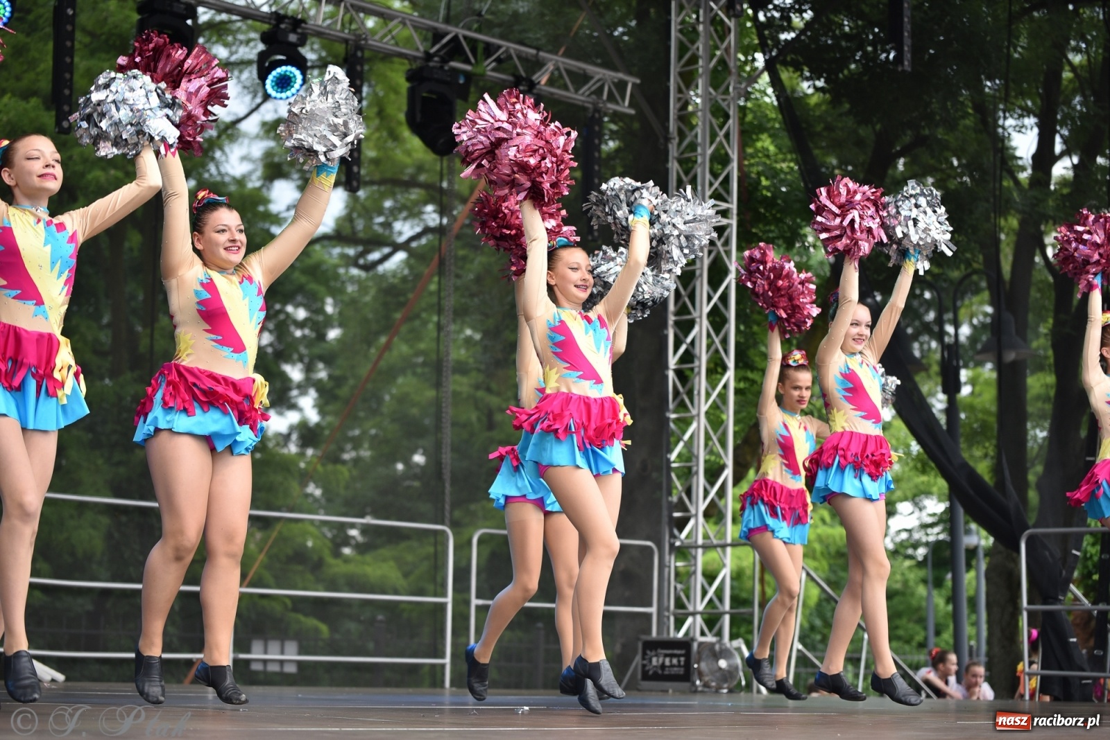 Zdjęcie w galerii na portalu naszraciborz.pl: I Ogólnopolski Mażoretkowy Zawrót Głowy Racibórz 2021 wiadomości z regionu