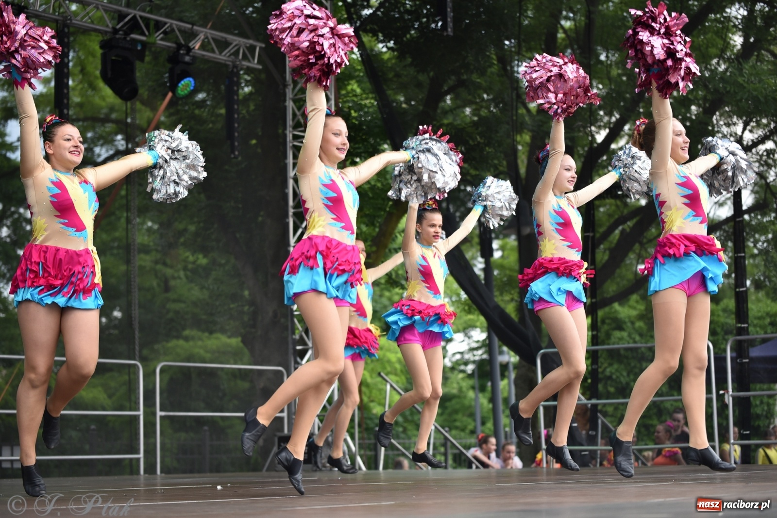 Zdjęcie w galerii na portalu naszraciborz.pl: I Ogólnopolski Mażoretkowy Zawrót Głowy Racibórz 2021 wiadomości z regionu