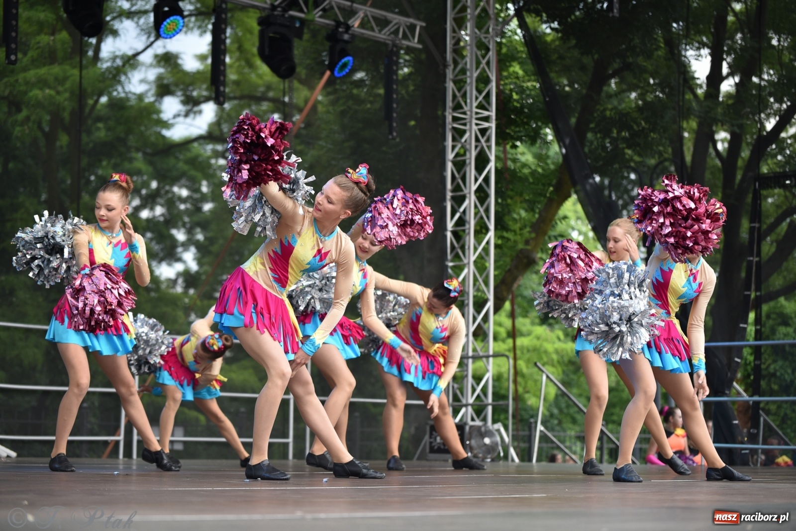 Zdjęcie w galerii na portalu naszraciborz.pl: I Ogólnopolski Mażoretkowy Zawrót Głowy Racibórz 2021 wiadomości z regionu
