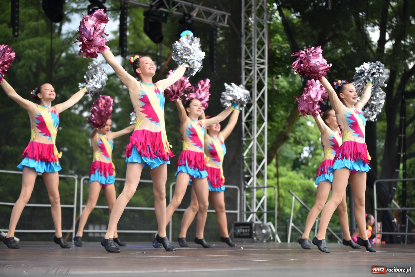 Zdjęcie w galerii na portalu naszraciborz.pl: I Ogólnopolski Mażoretkowy Zawrót Głowy Racibórz 2021 wiadomości z regionu