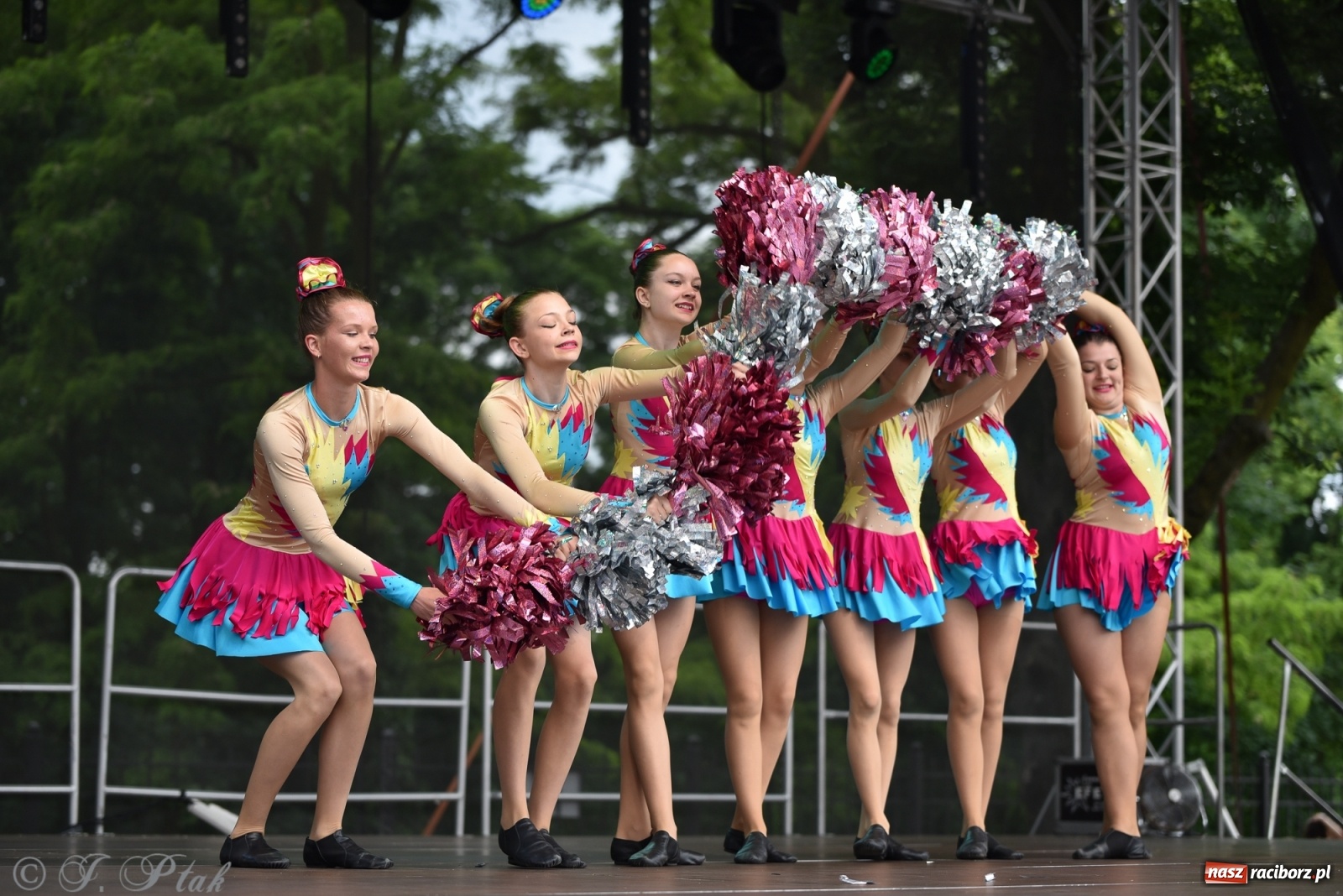 Zdjęcie w galerii na portalu naszraciborz.pl: I Ogólnopolski Mażoretkowy Zawrót Głowy Racibórz 2021 wiadomości z regionu