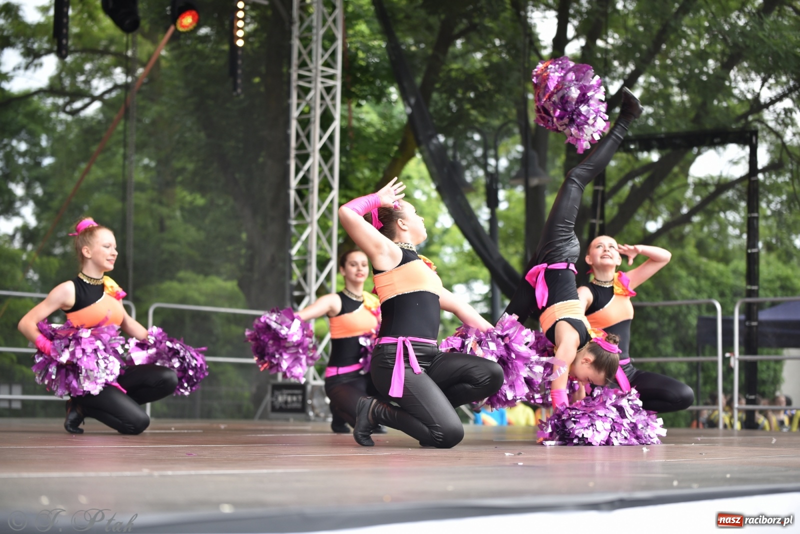 Zdjęcie w galerii na portalu naszraciborz.pl: I Ogólnopolski Mażoretkowy Zawrót Głowy Racibórz 2021 wiadomości z regionu