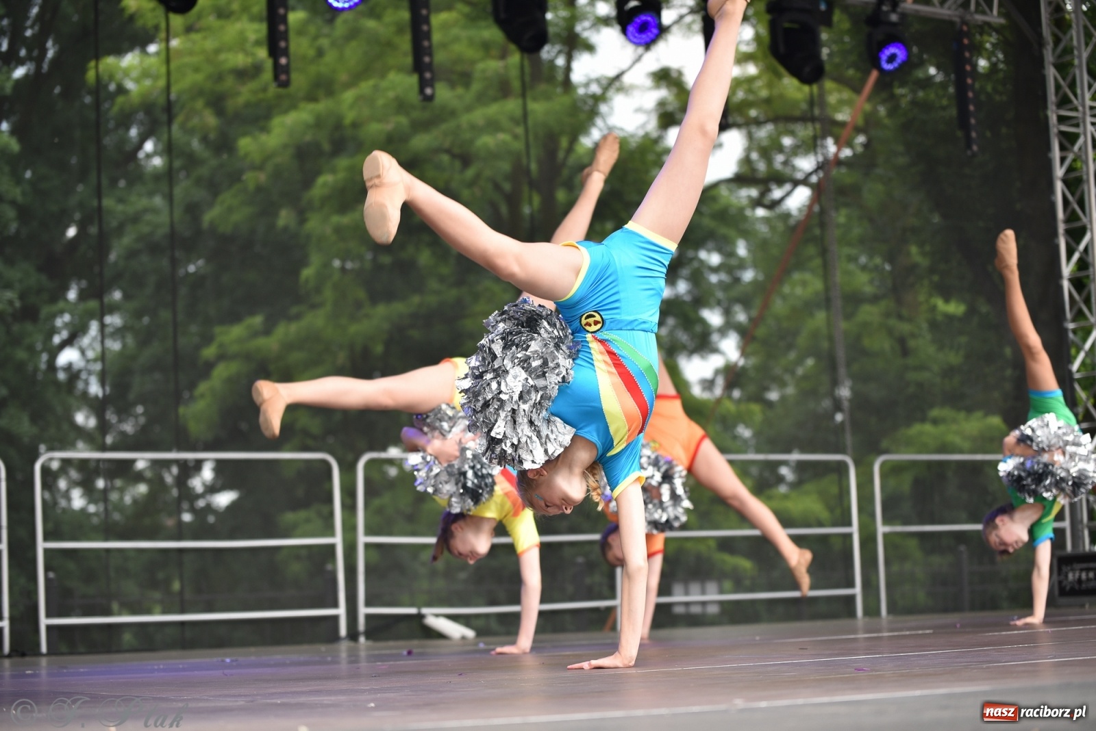 Zdjęcie w galerii na portalu naszraciborz.pl: I Ogólnopolski Mażoretkowy Zawrót Głowy Racibórz 2021 wiadomości z regionu