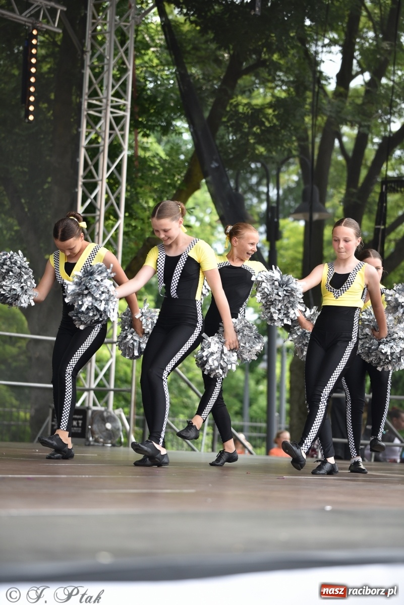 Zdjęcie w galerii na portalu naszraciborz.pl: I Ogólnopolski Mażoretkowy Zawrót Głowy Racibórz 2021 wiadomości z regionu