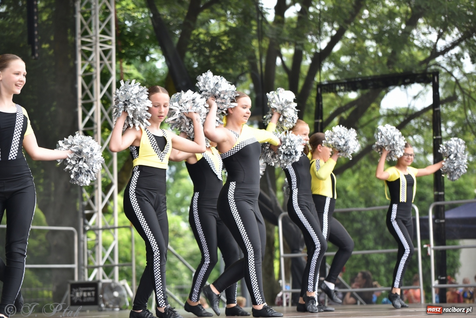 Zdjęcie w galerii na portalu naszraciborz.pl: I Ogólnopolski Mażoretkowy Zawrót Głowy Racibórz 2021 wiadomości z regionu
