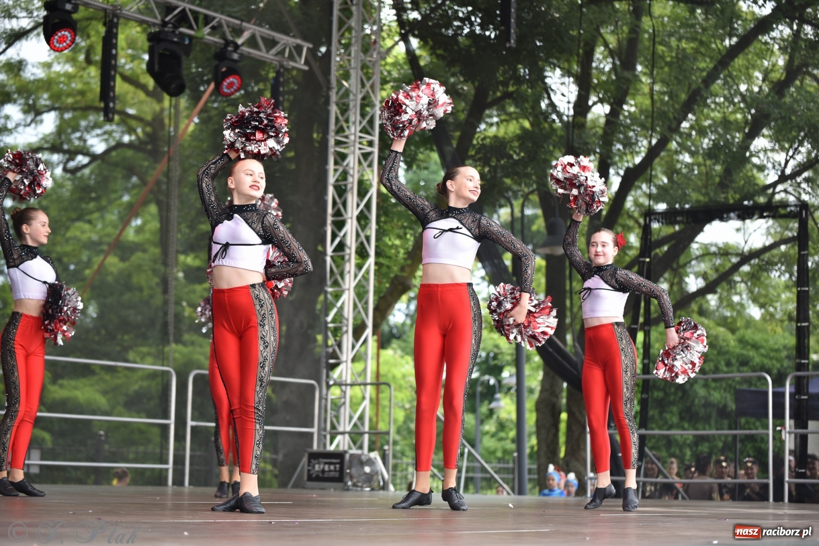 Zdjęcie w galerii na portalu naszraciborz.pl: I Ogólnopolski Mażoretkowy Zawrót Głowy Racibórz 2021 wiadomości z regionu