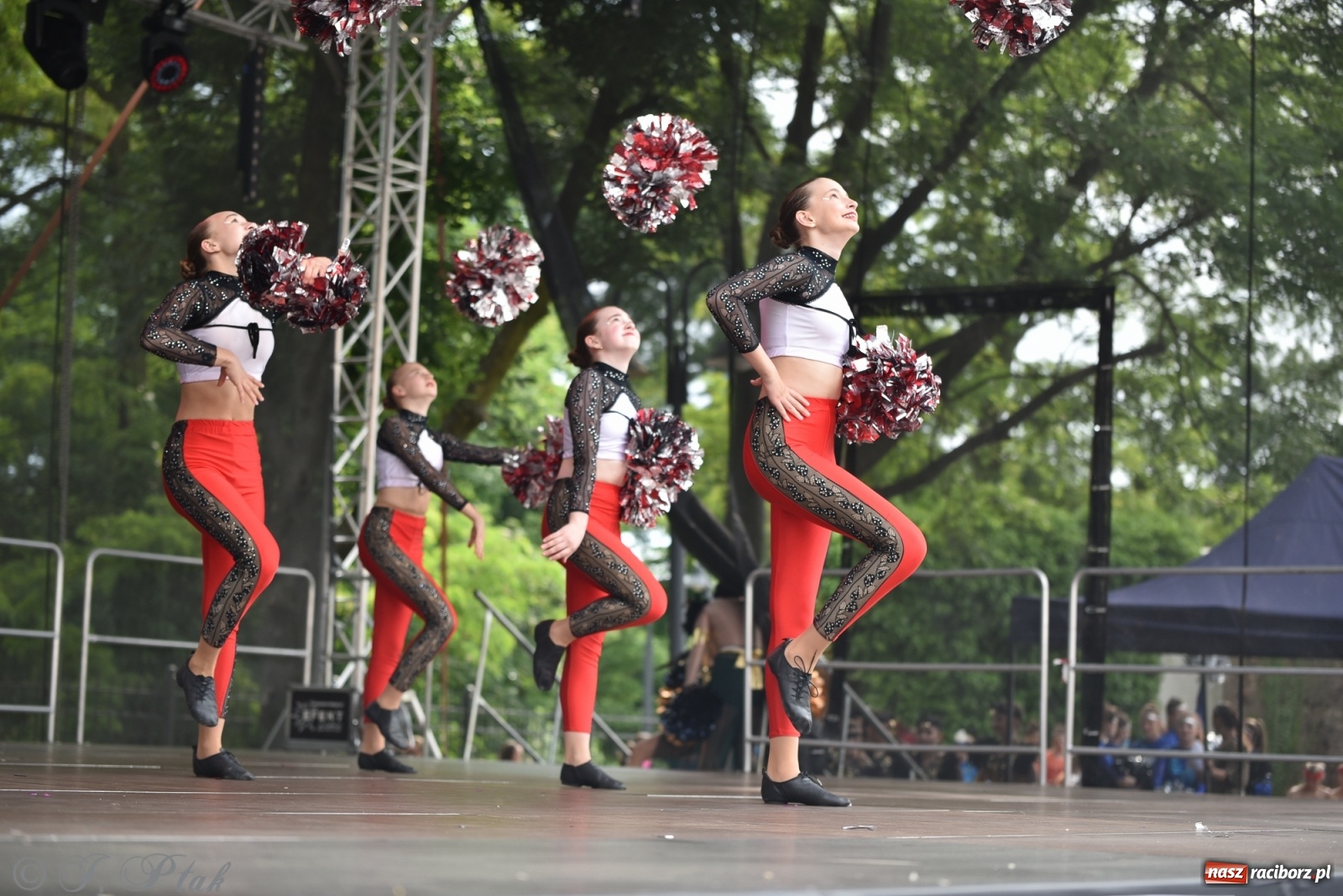 Zdjęcie w galerii na portalu naszraciborz.pl: I Ogólnopolski Mażoretkowy Zawrót Głowy Racibórz 2021 wiadomości z regionu