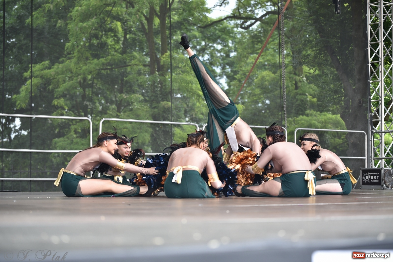 Zdjęcie w galerii na portalu naszraciborz.pl: I Ogólnopolski Mażoretkowy Zawrót Głowy Racibórz 2021 wiadomości z regionu