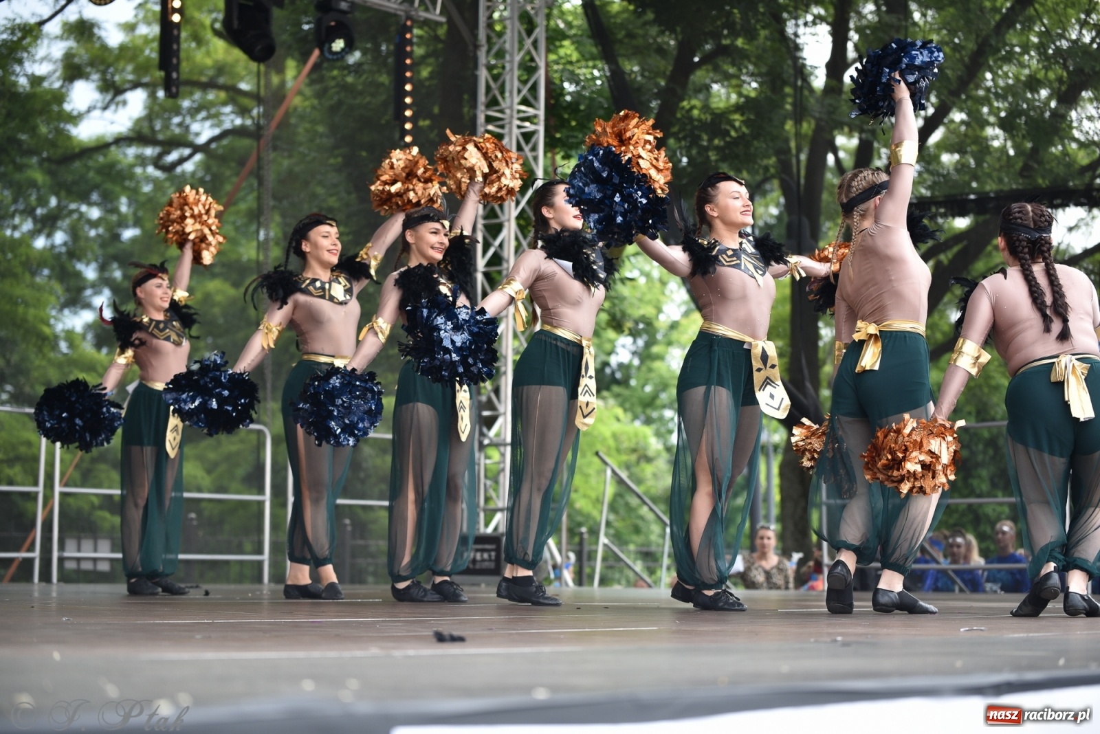 Zdjęcie w galerii na portalu naszraciborz.pl: I Ogólnopolski Mażoretkowy Zawrót Głowy Racibórz 2021 wiadomości z regionu
