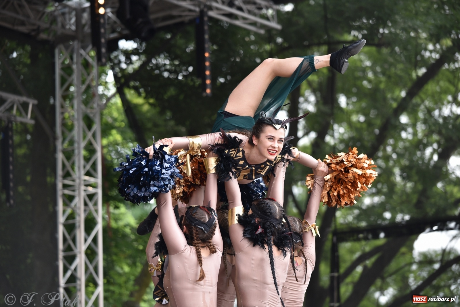 Zdjęcie w galerii na portalu naszraciborz.pl: I Ogólnopolski Mażoretkowy Zawrót Głowy Racibórz 2021 wiadomości z regionu