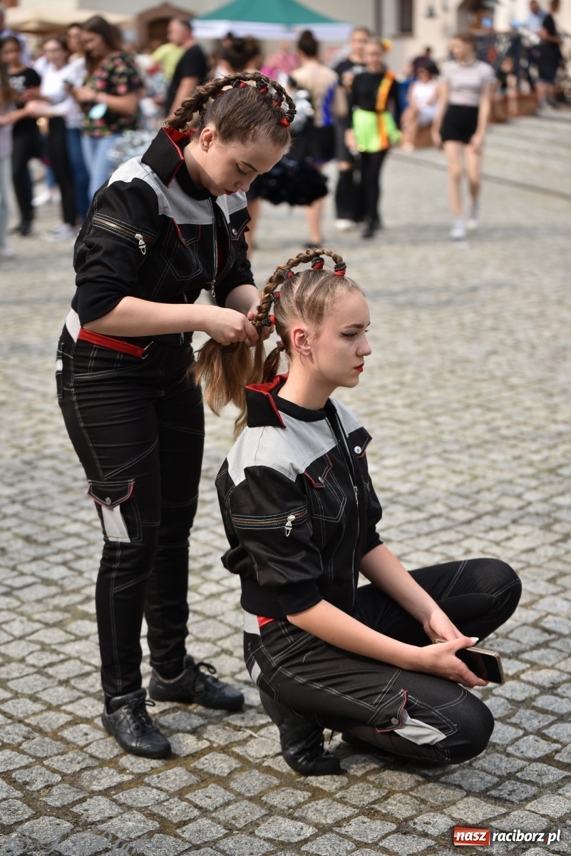 Zdjęcie w galerii na portalu naszraciborz.pl: I Ogólnopolski Mażoretkowy Zawrót Głowy Racibórz 2021 wiadomości z regionu