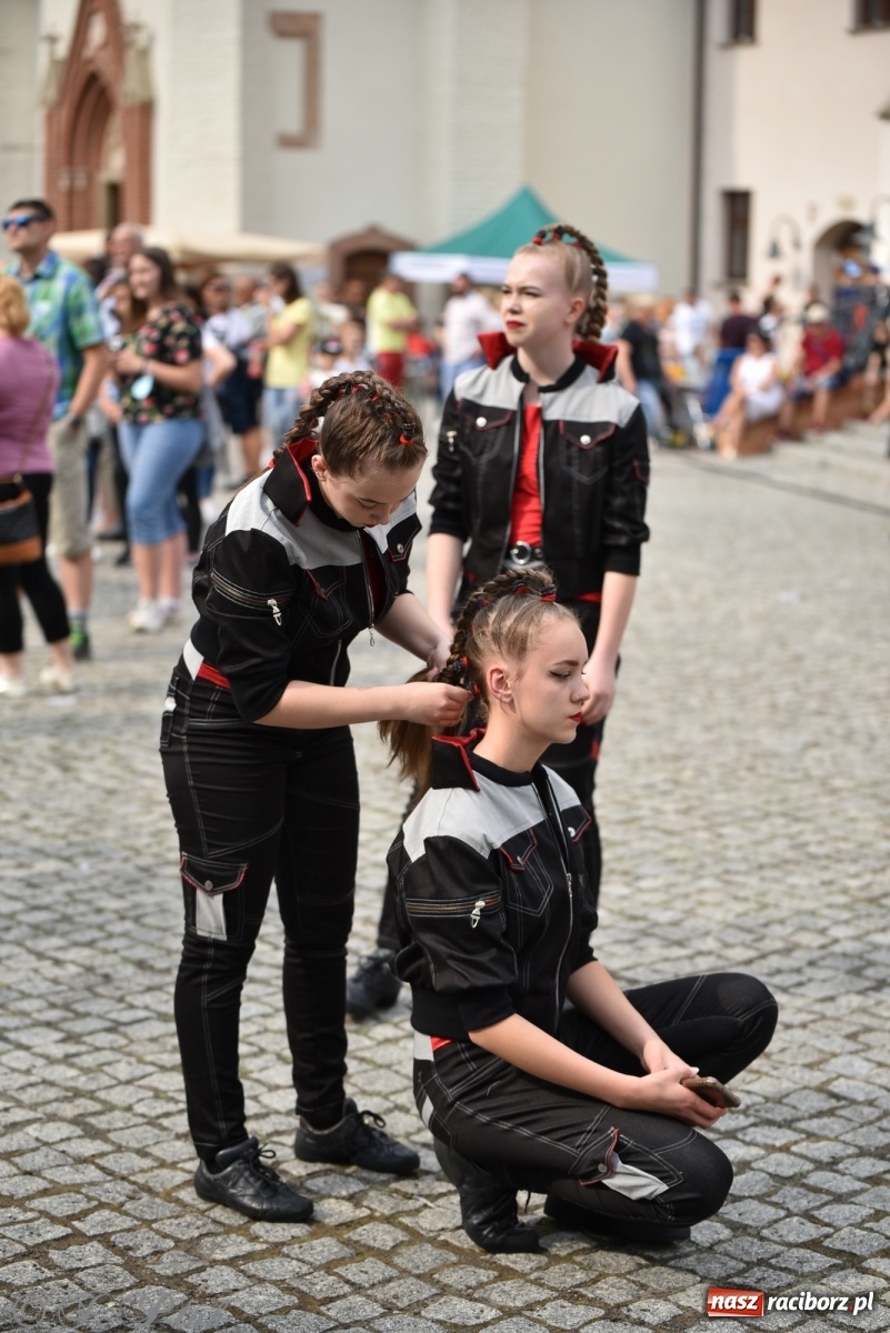 Zdjęcie w galerii na portalu naszraciborz.pl: I Ogólnopolski Mażoretkowy Zawrót Głowy Racibórz 2021 wiadomości z regionu