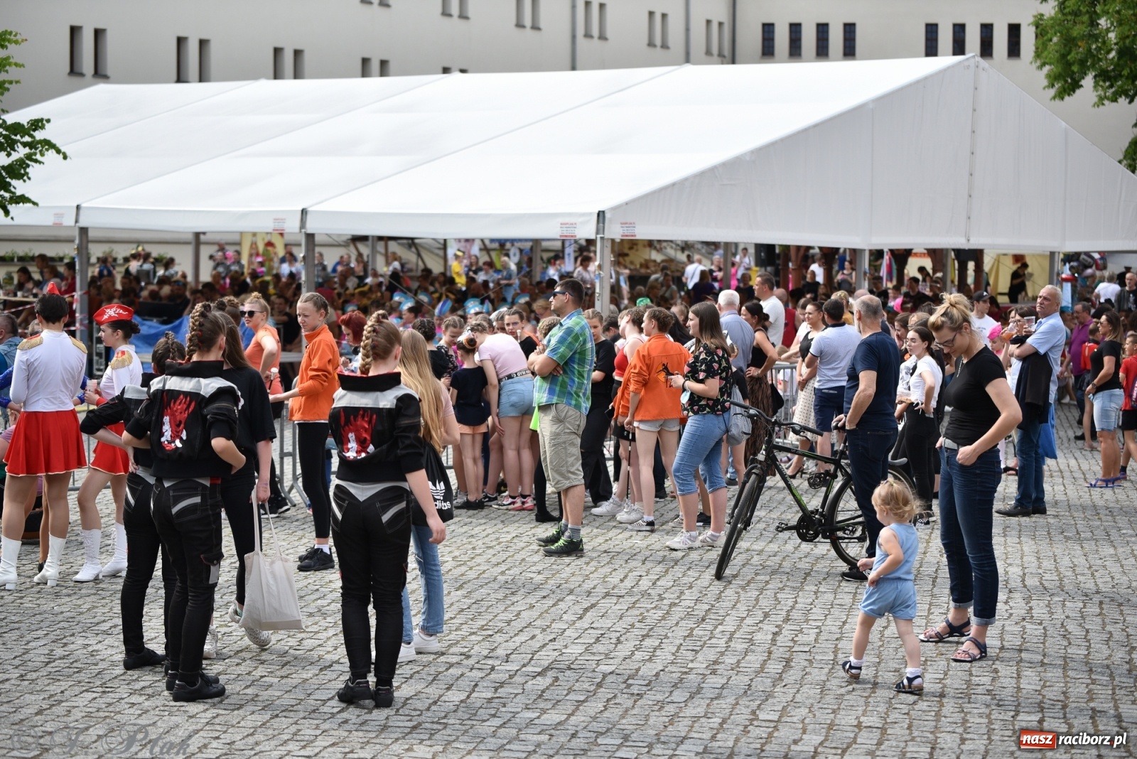 Zdjęcie w galerii na portalu naszraciborz.pl: I Ogólnopolski Mażoretkowy Zawrót Głowy Racibórz 2021 wiadomości z regionu