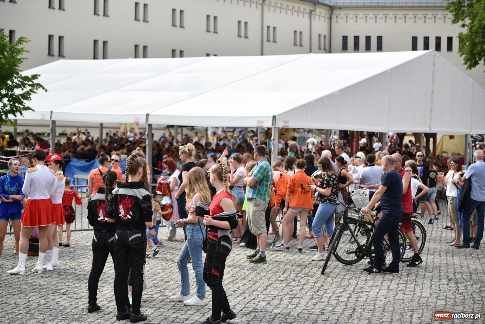 Zdjęcie w galerii na portalu naszraciborz.pl: I Ogólnopolski Mażoretkowy Zawrót Głowy Racibórz 2021 wiadomości z regionu