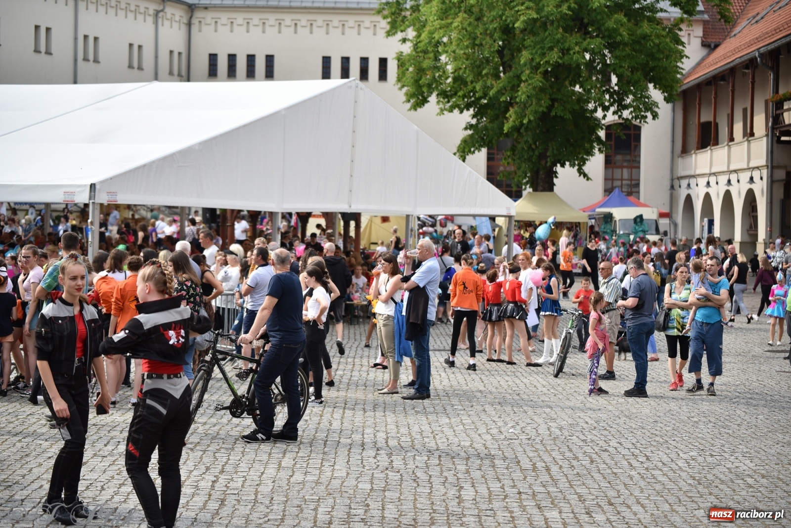 Zdjęcie w galerii na portalu naszraciborz.pl: I Ogólnopolski Mażoretkowy Zawrót Głowy Racibórz 2021 wiadomości z regionu