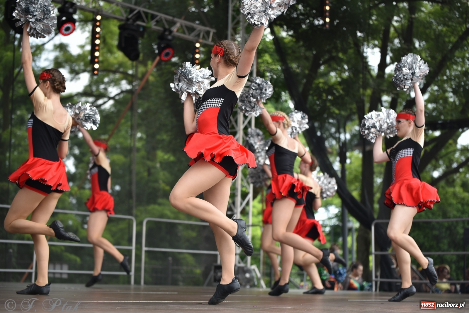 Zdjęcie w galerii na portalu naszraciborz.pl: I Ogólnopolski Mażoretkowy Zawrót Głowy Racibórz 2021 wiadomości z regionu