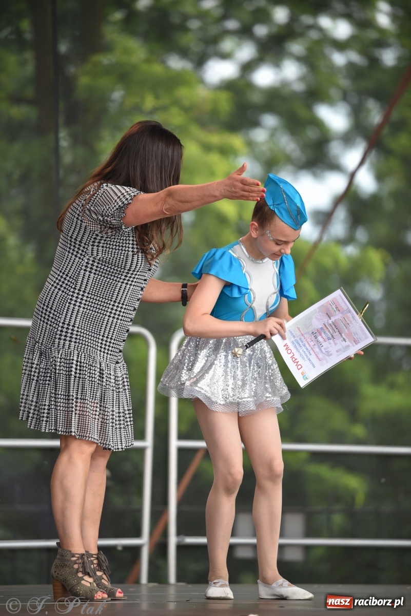 Zdjęcie w galerii na portalu naszraciborz.pl: I Ogólnopolski Mażoretkowy Zawrót Głowy Racibórz 2021 wiadomości z regionu