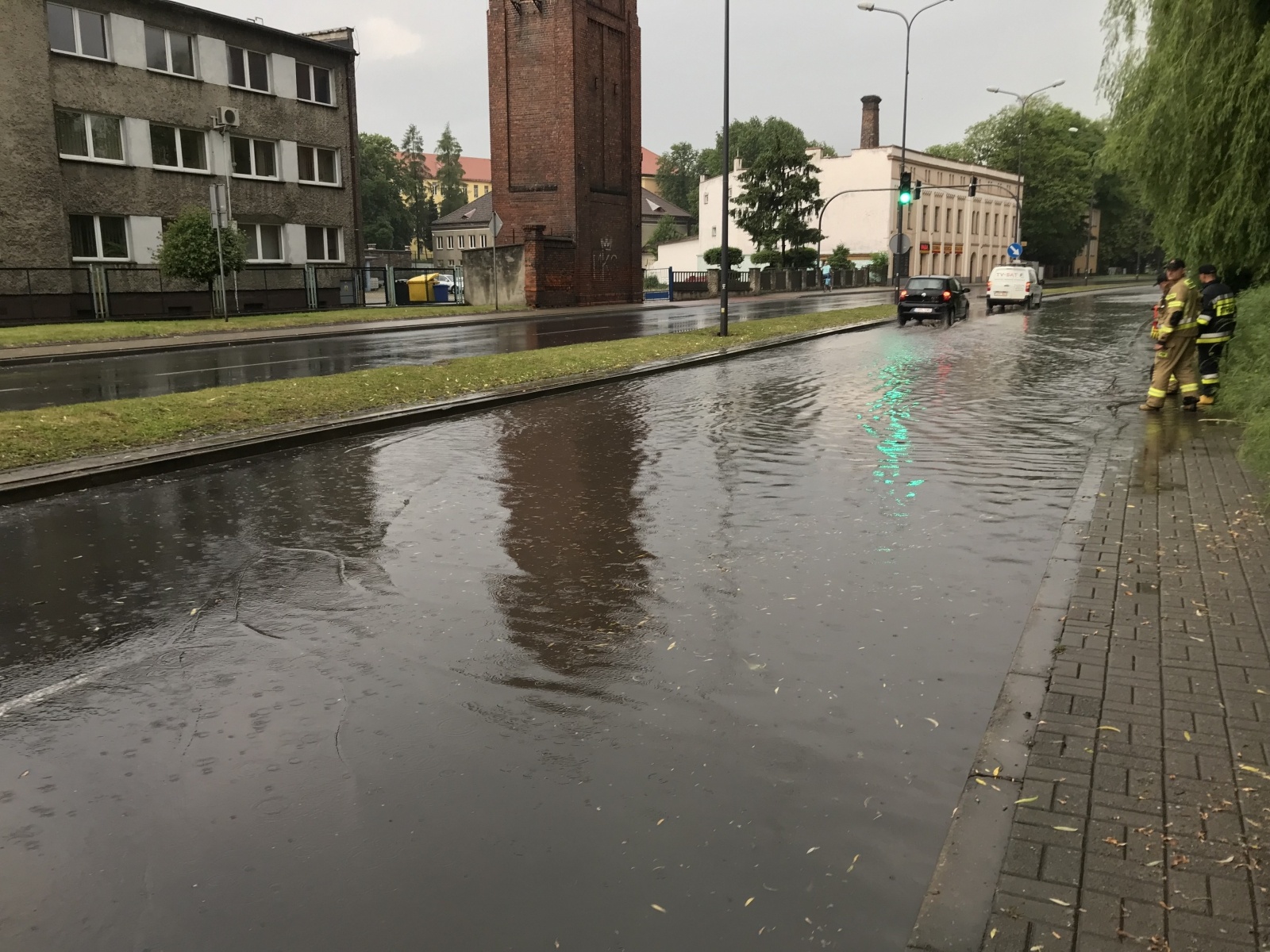 Zdjęcie w galerii na portalu naszraciborz.pl: Nawałnica nad powiatem raciborskim. Ponad dwadzieścia zastępów w akcji wiadomości z regionu