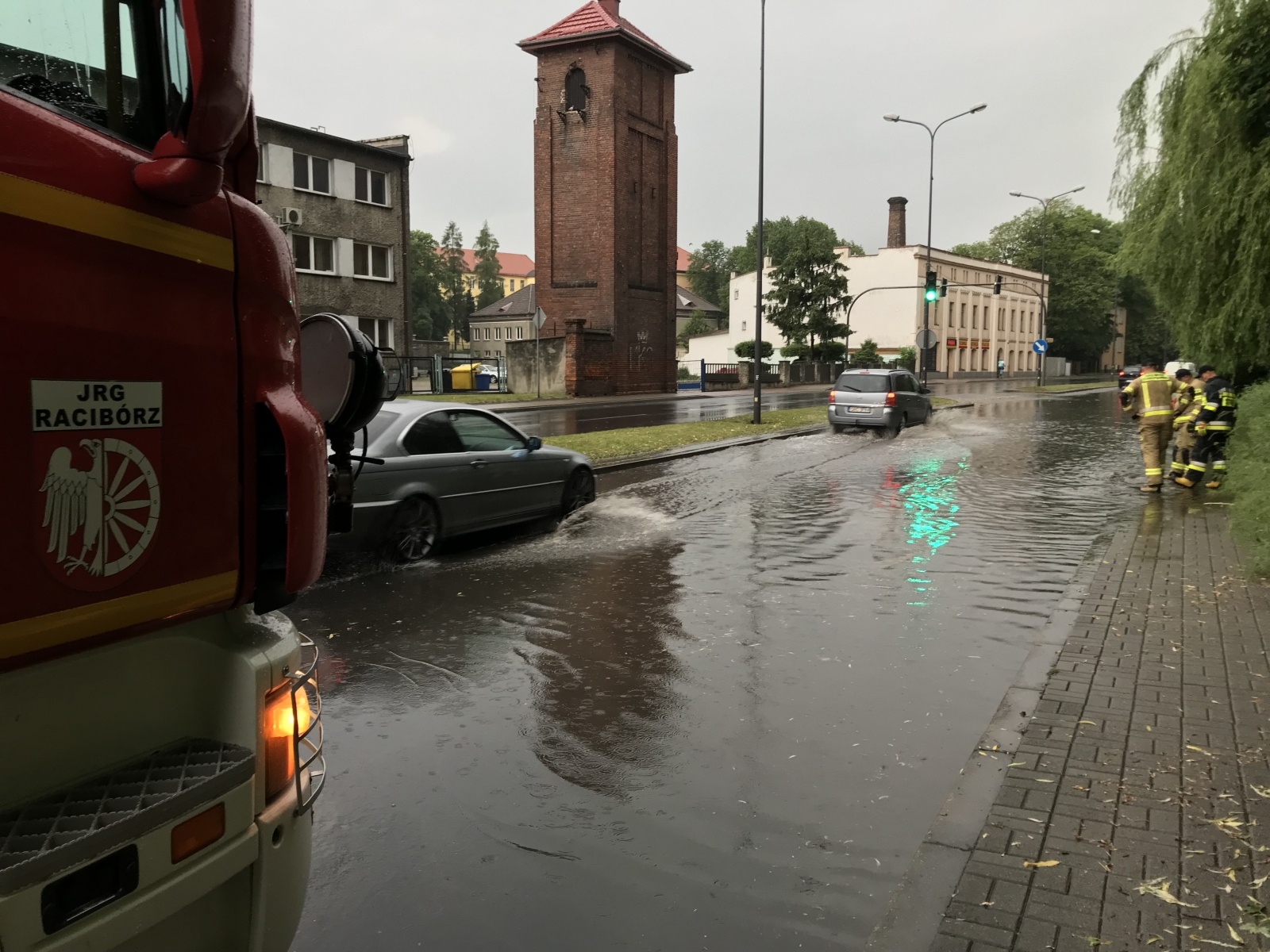 Zdjęcie w galerii na portalu naszraciborz.pl: Nawałnica nad powiatem raciborskim. Ponad dwadzieścia zastępów w akcji wiadomości z regionu