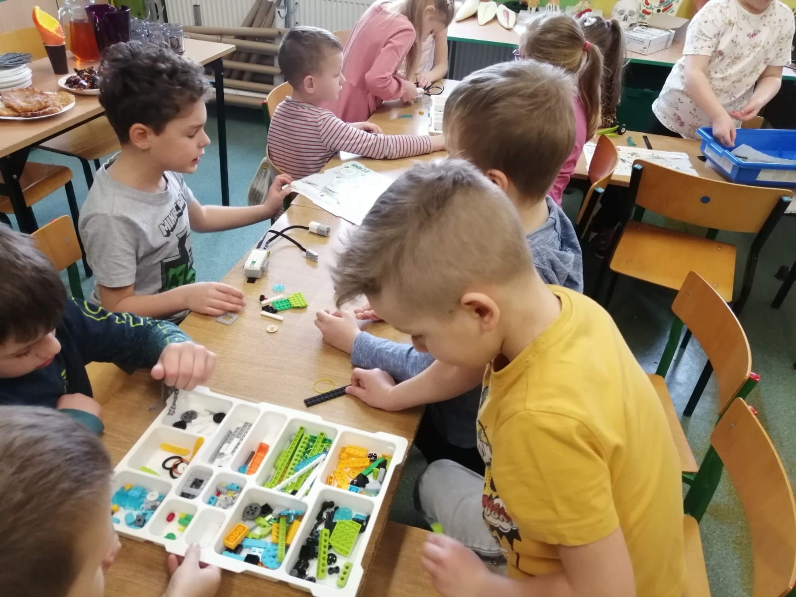 Zdjęcie w galerii na portalu naszraciborz.pl: Szkoła Podstawowa z Oddziałami Integracyjnymi w Brzeźnicy ma MegaMisję! wiadomości z regionu