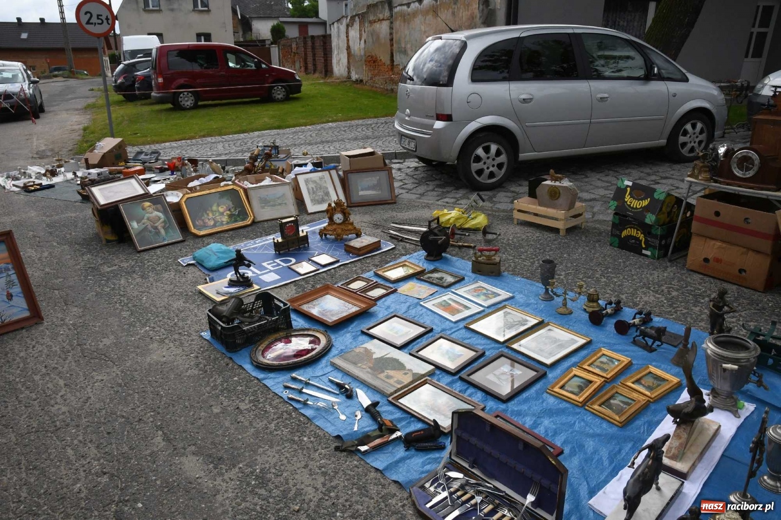 Zdjęcie w galerii na portalu naszraciborz.pl: I krzanowicki jarmark staroci. Sprzedający nie zawiedli [FOTO i WIDEO] wiadomości z regionu