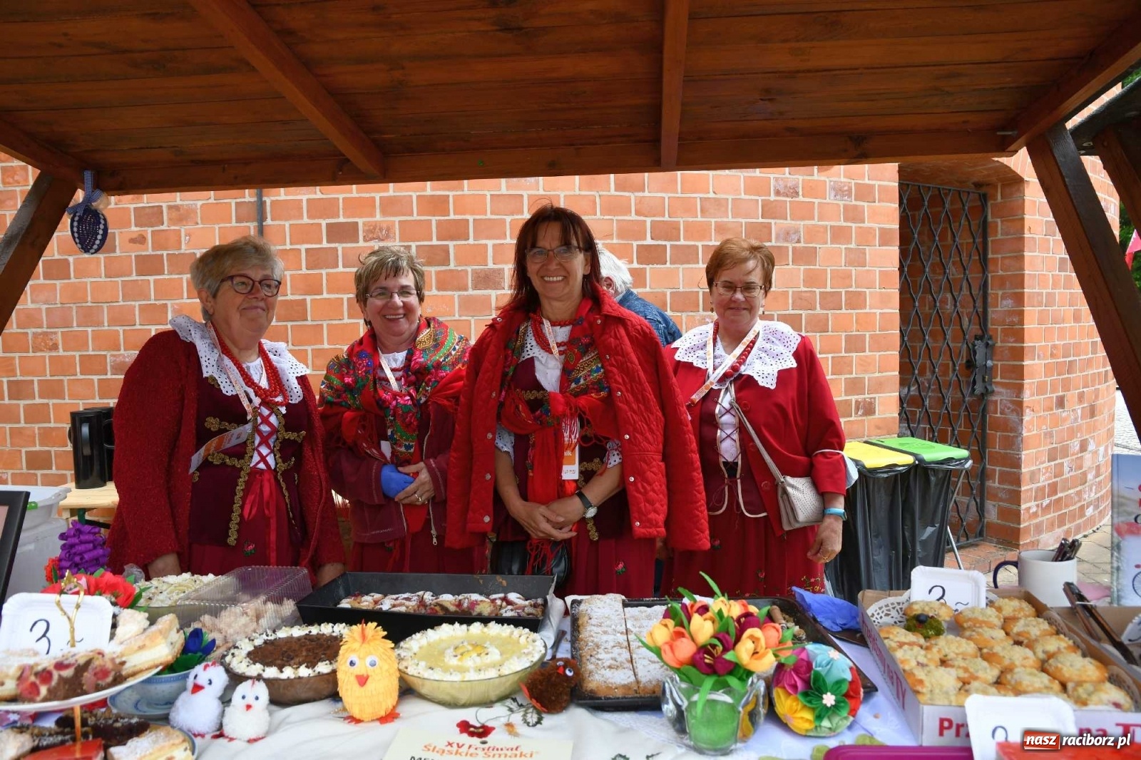 Zdjęcie w galerii na portalu naszraciborz.pl: Kulebele z modrą kapustą, czyli zamkowy dziedziniec tonie w śląskich smakach wiadomości z regionu