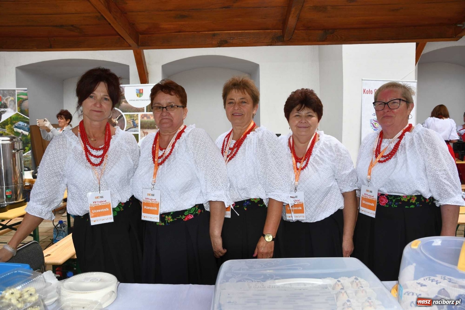 Zdjęcie w galerii na portalu naszraciborz.pl: Kulebele z modrą kapustą, czyli zamkowy dziedziniec tonie w śląskich smakach wiadomości z regionu