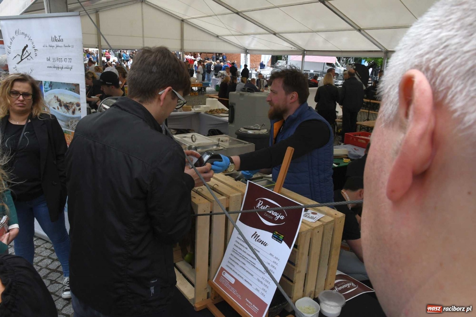 Zdjęcie w galerii na portalu naszraciborz.pl: Kulebele z modrą kapustą, czyli zamkowy dziedziniec tonie w śląskich smakach wiadomości z regionu