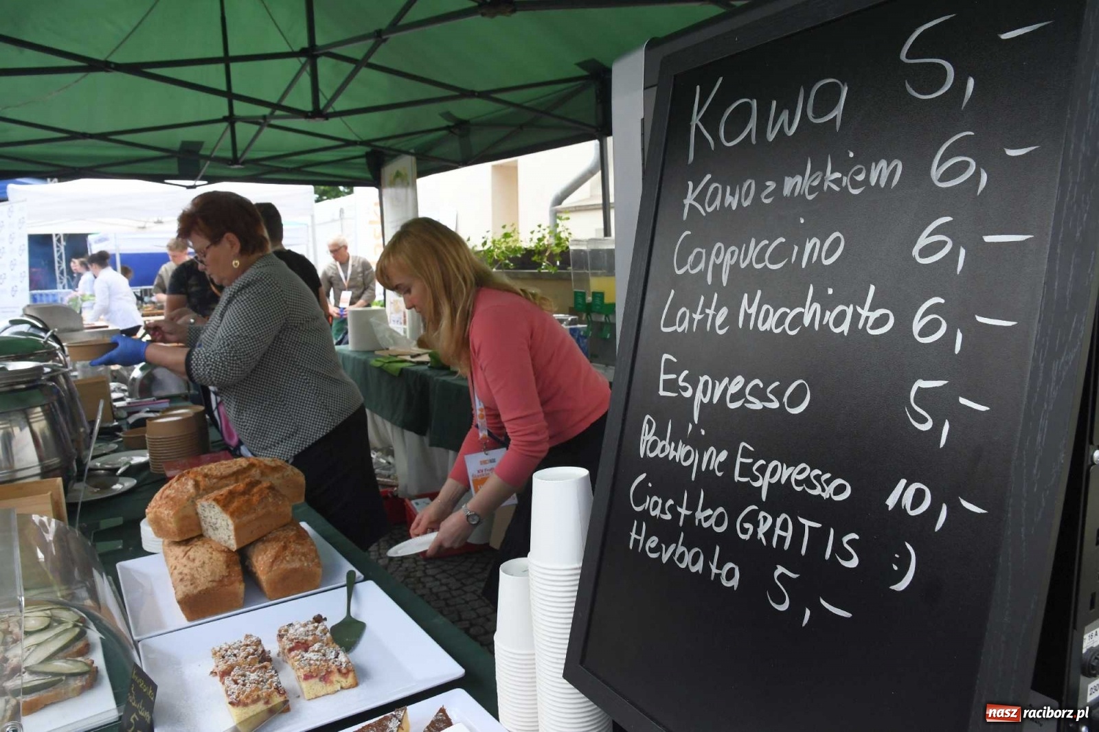 Zdjęcie w galerii na portalu naszraciborz.pl: Kulebele z modrą kapustą, czyli zamkowy dziedziniec tonie w śląskich smakach wiadomości z regionu