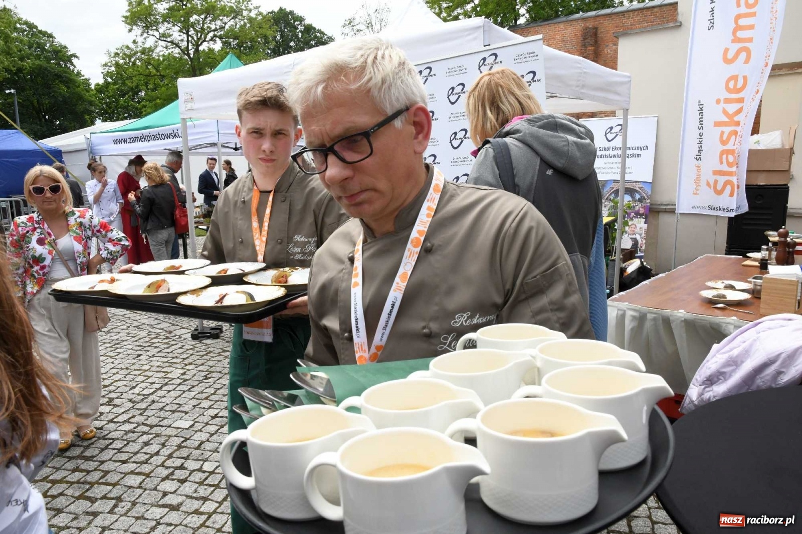 Zdjęcie w galerii na portalu naszraciborz.pl: Kulebele z modrą kapustą, czyli zamkowy dziedziniec tonie w śląskich smakach wiadomości z regionu