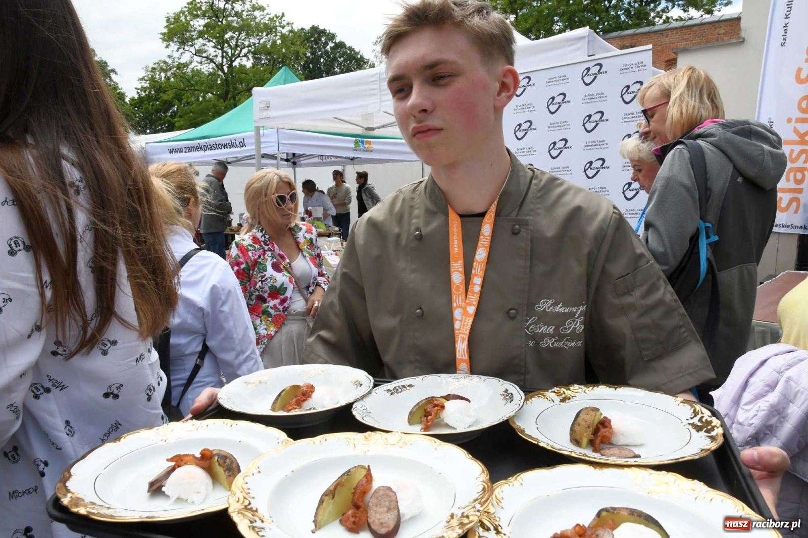 Zdjęcie w galerii na portalu naszraciborz.pl: Kulebele z modrą kapustą, czyli zamkowy dziedziniec tonie w śląskich smakach wiadomości z regionu