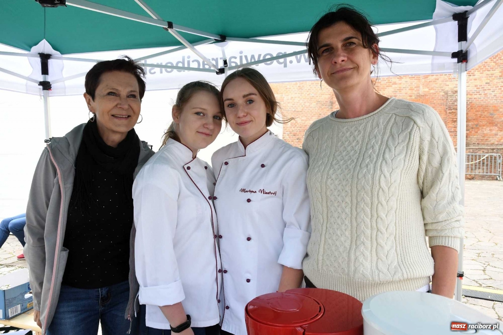 Zdjęcie w galerii na portalu naszraciborz.pl: Kulebele z modrą kapustą, czyli zamkowy dziedziniec tonie w śląskich smakach wiadomości z regionu