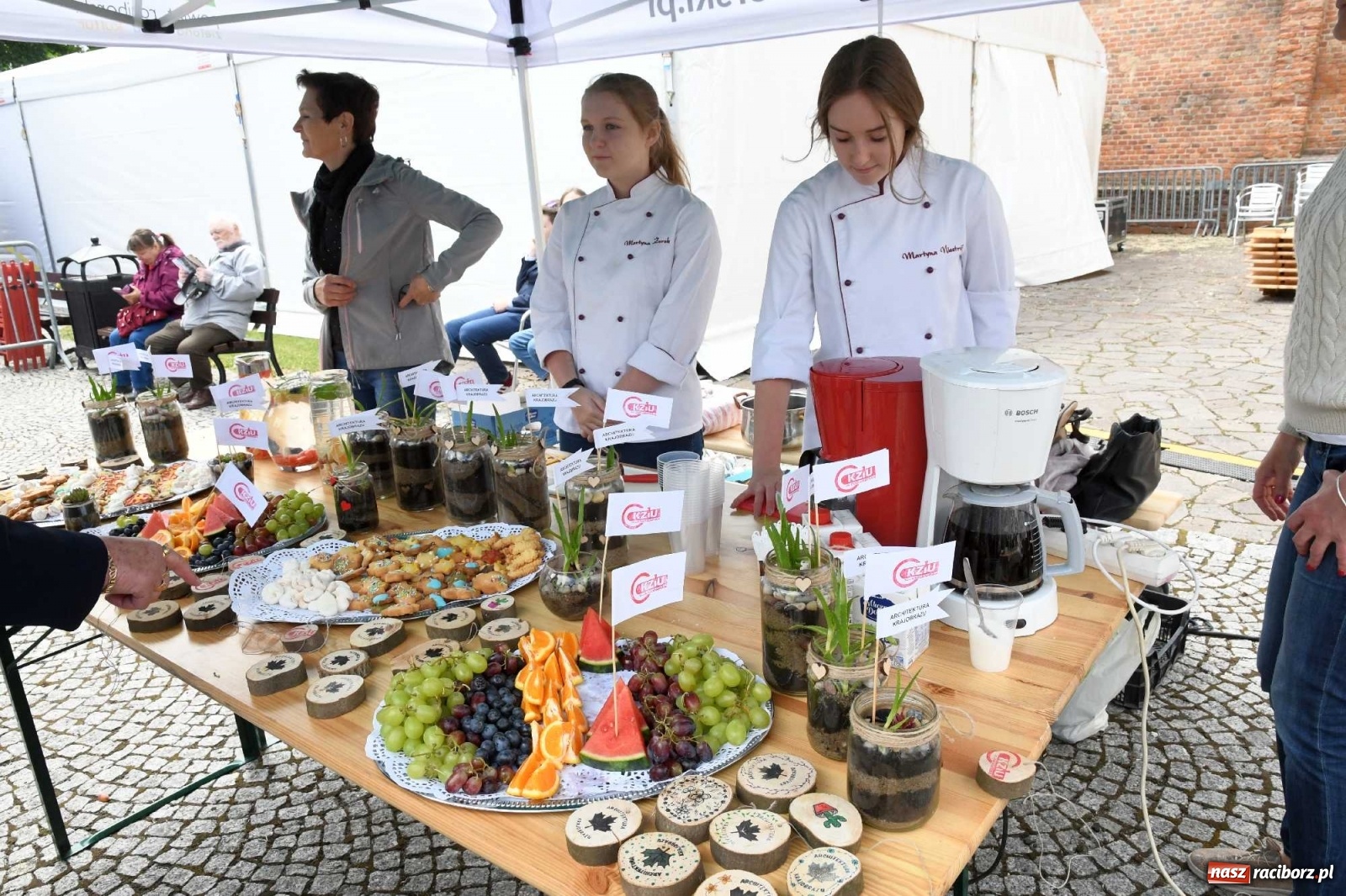 Zdjęcie w galerii na portalu naszraciborz.pl: Kulebele z modrą kapustą, czyli zamkowy dziedziniec tonie w śląskich smakach wiadomości z regionu