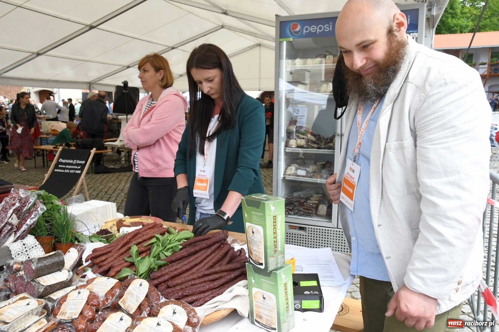 Zdjęcie w galerii na portalu naszraciborz.pl: Kulebele z modrą kapustą, czyli zamkowy dziedziniec tonie w śląskich smakach wiadomości z regionu