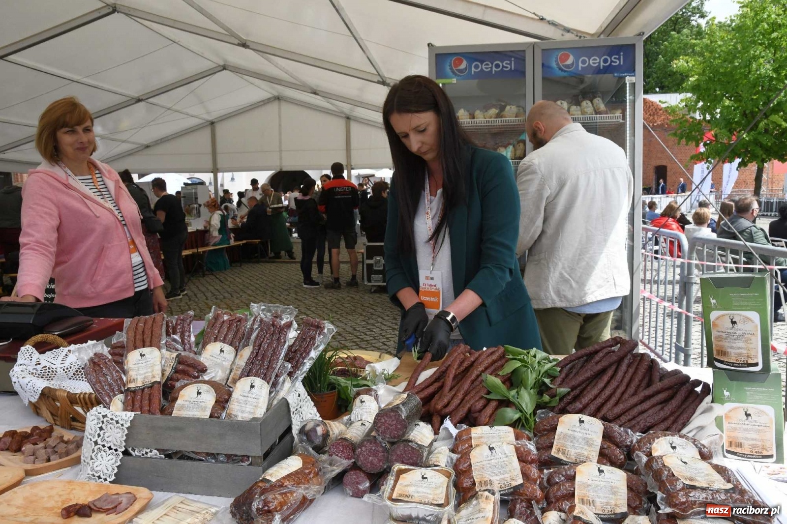 Zdjęcie w galerii na portalu naszraciborz.pl: Kulebele z modrą kapustą, czyli zamkowy dziedziniec tonie w śląskich smakach wiadomości z regionu
