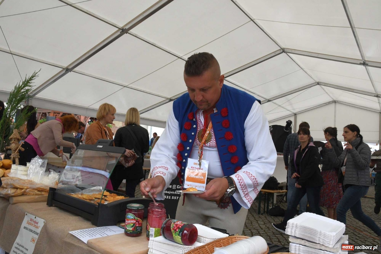 Zdjęcie w galerii na portalu naszraciborz.pl: Kulebele z modrą kapustą, czyli zamkowy dziedziniec tonie w śląskich smakach wiadomości z regionu