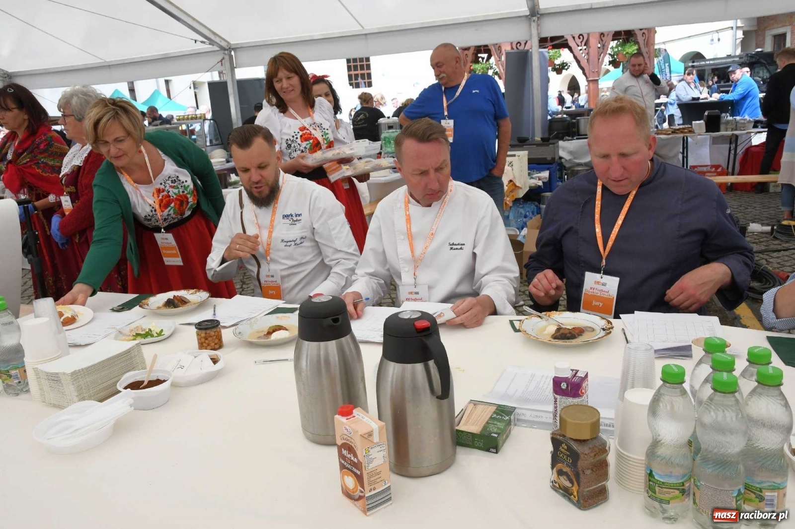 Zdjęcie w galerii na portalu naszraciborz.pl: Kulebele z modrą kapustą, czyli zamkowy dziedziniec tonie w śląskich smakach wiadomości z regionu