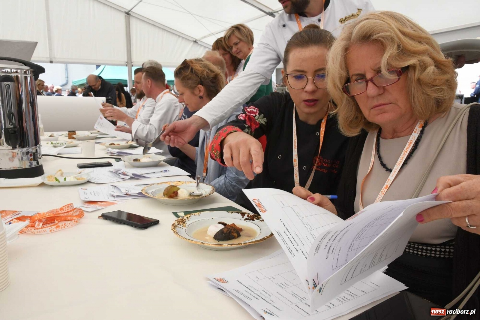 Zdjęcie w galerii na portalu naszraciborz.pl: Kulebele z modrą kapustą, czyli zamkowy dziedziniec tonie w śląskich smakach wiadomości z regionu