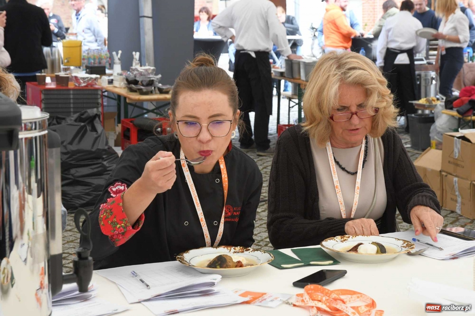 Zdjęcie w galerii na portalu naszraciborz.pl: Kulebele z modrą kapustą, czyli zamkowy dziedziniec tonie w śląskich smakach wiadomości z regionu