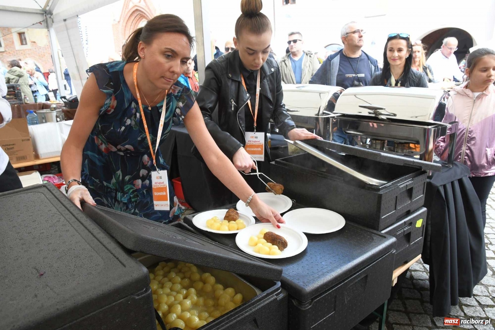 Zdjęcie w galerii na portalu naszraciborz.pl: Kulebele z modrą kapustą, czyli zamkowy dziedziniec tonie w śląskich smakach wiadomości z regionu
