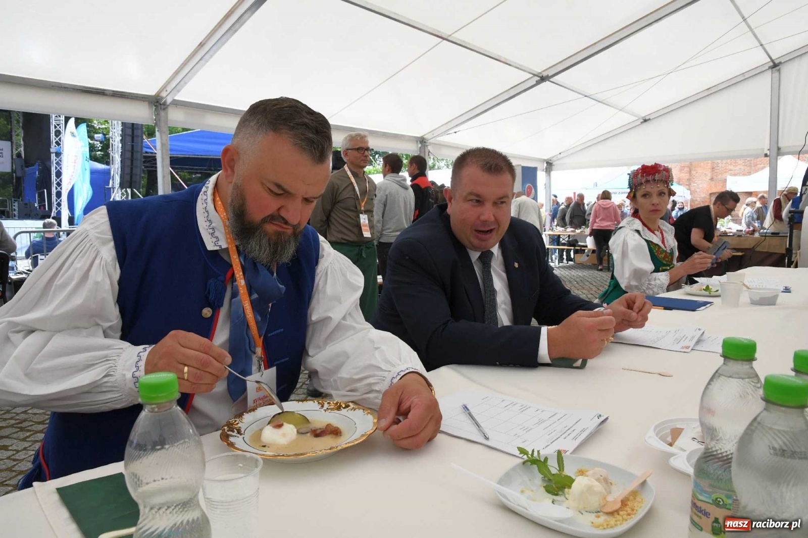 Zdjęcie w galerii na portalu naszraciborz.pl: Kulebele z modrą kapustą, czyli zamkowy dziedziniec tonie w śląskich smakach wiadomości z regionu