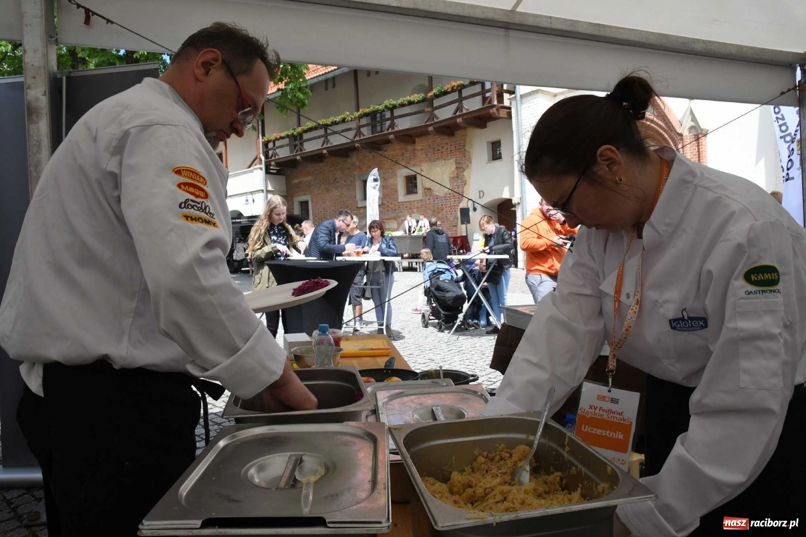 Zdjęcie w galerii na portalu naszraciborz.pl: Kulebele z modrą kapustą, czyli zamkowy dziedziniec tonie w śląskich smakach wiadomości z regionu