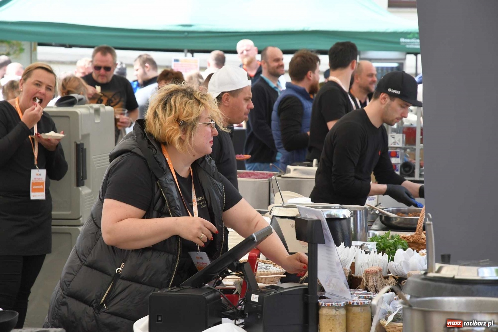 Zdjęcie w galerii na portalu naszraciborz.pl: Kulebele z modrą kapustą, czyli zamkowy dziedziniec tonie w śląskich smakach wiadomości z regionu